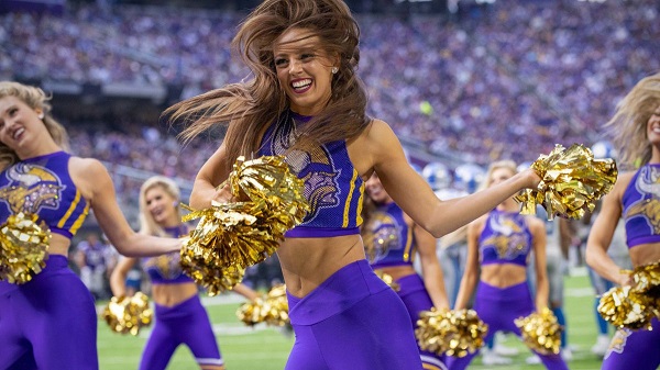 How Much Do NFL Cheerleaders Make? NFL Cheerleader Salary